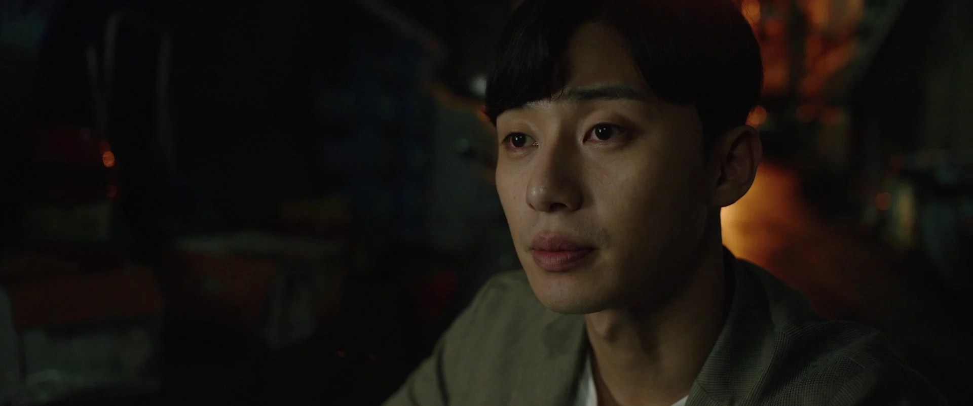 Min-Hyuk (Park Seo-joon) puts his trust in Ki-Woo (Choi Woo-shik) in Parasite (2019), Barunson E&A via Blu-ray