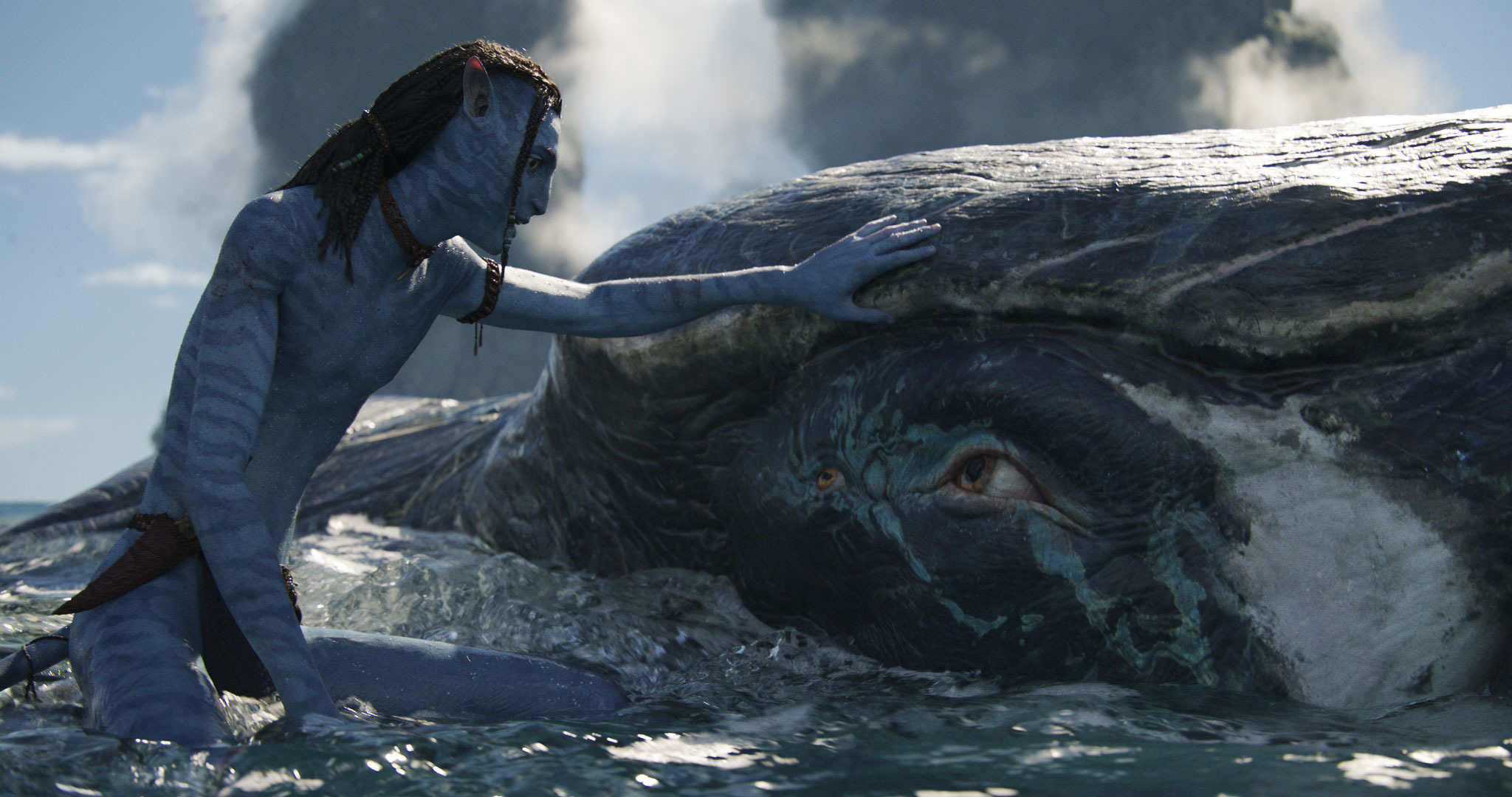 Lo'ak (Britain Dalton) bonds with Payakan in Avatar: The Way of Water. Directed by James Cameron. © 20th Century Studios