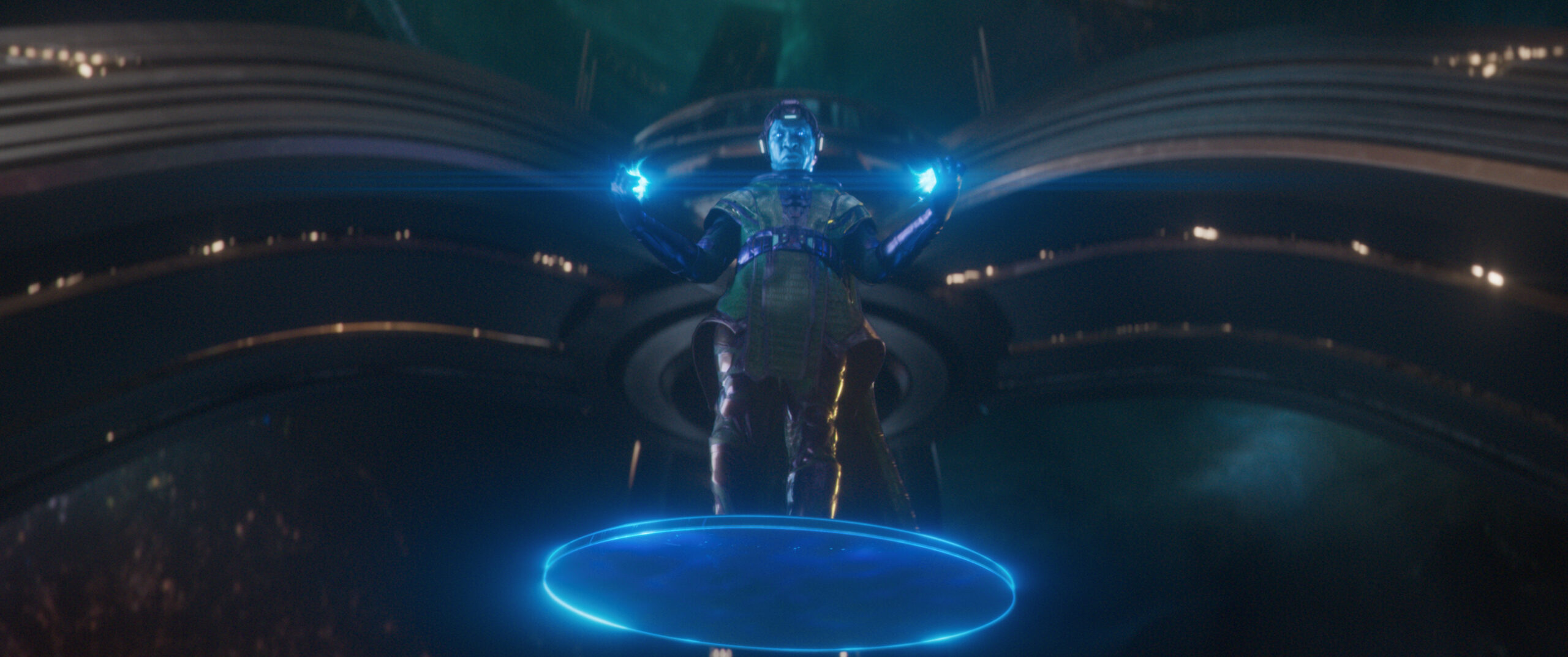 (LR): Jonathan Majors como Kang, o Conquistador em Homem-Formiga e a Vespa: QUANTUMANIA da Marvel Studios. Foto cortesia da Marvel Studios. © 2022 MARVEL.
