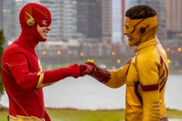 Flash and Kid Flash fist bumbp