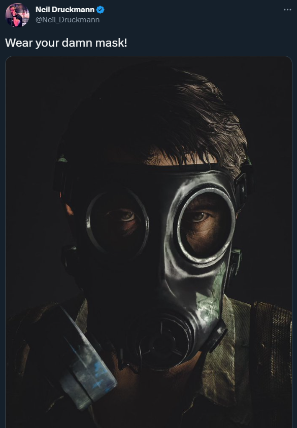 Neil Druckmann encourages others to wear masks during the COVID-19 pandemic, accompanied by an image of Joel from The Last of Us in a gas mask via Twitter
