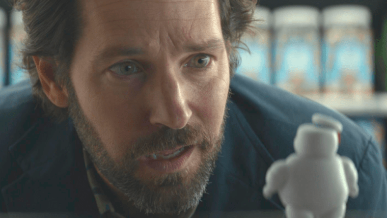 Gary Grooberson (Paul Rudd) finds himself baffled by a mini-Stay Puft Marshmallow man in Ghostbusters: Afterlife (2021), Sony