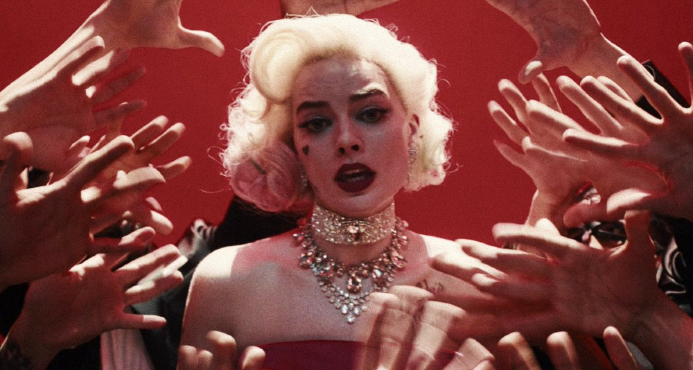 Margot Robbie as Harley thinking she is Marilyn