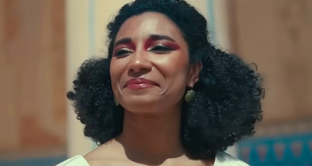 Cleopatra (Adele James) looks upon her court in Queen Cleopatra (2023), Netflix