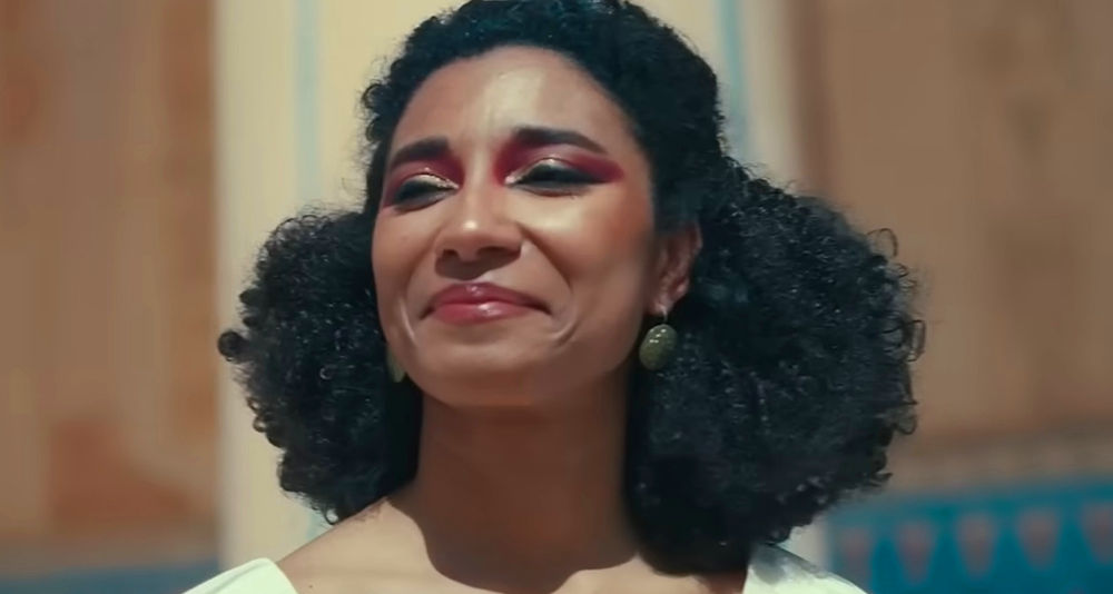 Cleopatra (Adele James) looks upon her court in Queen Cleopatra (2023), Netflix