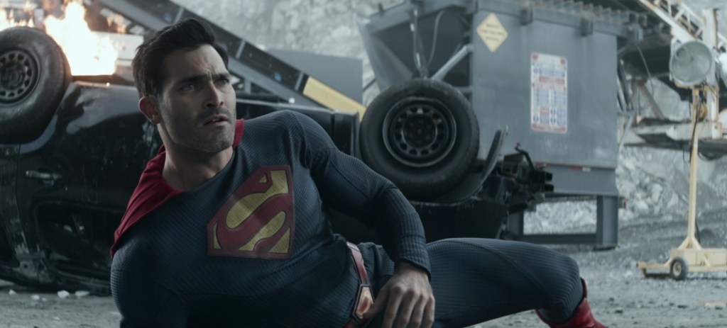 Superman (Tyler Hoechlin) is confused after his first fight with Bizarro Superman (Tyler Hoechlin) in Superman and Lois Season 2 Episode 3 "The Thing in the Mines" (2022), Warner Bros. Television