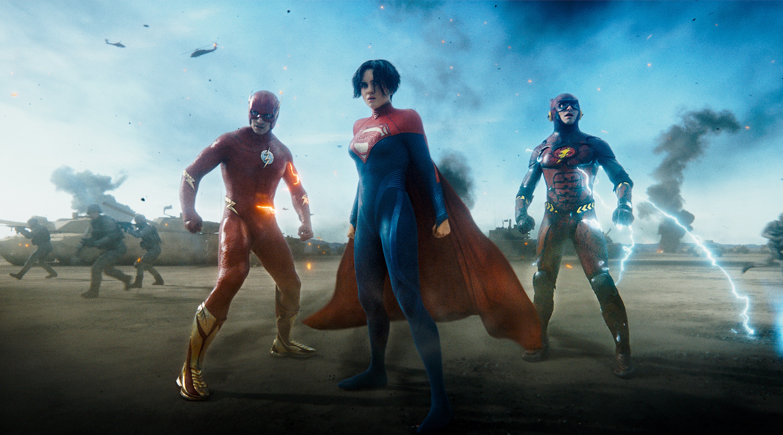 Ezra Miller, Sasha Calle e Ezra Miller (de novo) como The Flash, Supergirl e The Flash (de novo) em “The Flash”, de Andy Muschietti.