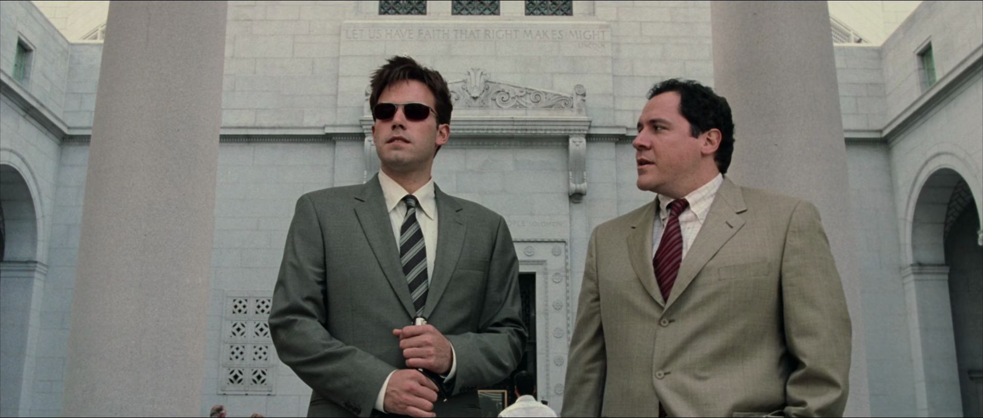 Matt Murdock (Ben Affleck) speaks with Foggy Nelson (Jon Favreau) in Daredevil (2003), 20th Century Studios