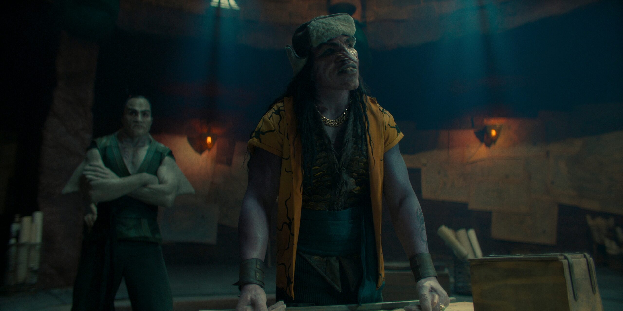 Uma pedaço. (da esquerda para a direita) Jandre Le Roux como Kuroobi, McKinley Belcher III como Arlong na 1ª temporada de One Piece. Cr. Cortesia da Netflix © 2023