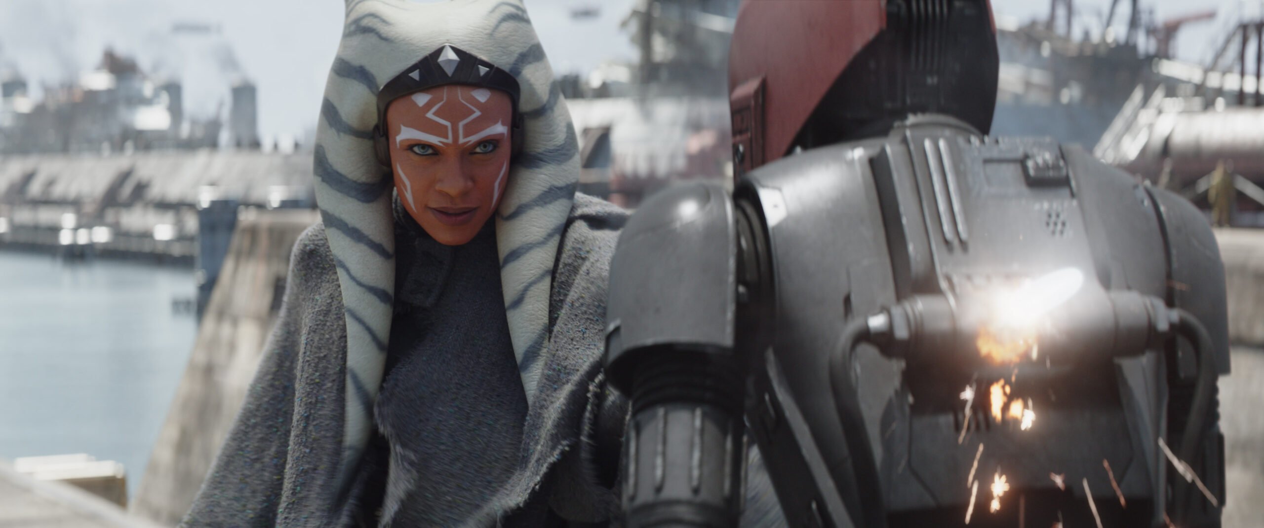 (L): Ahsoka Tano (Rosario Dawson) in Lucasfilm's STAR WARS: AHSOKA, exclusively on Disney+. ©2023 Lucasfilm Ltd. & TM. All Rights Reserved.