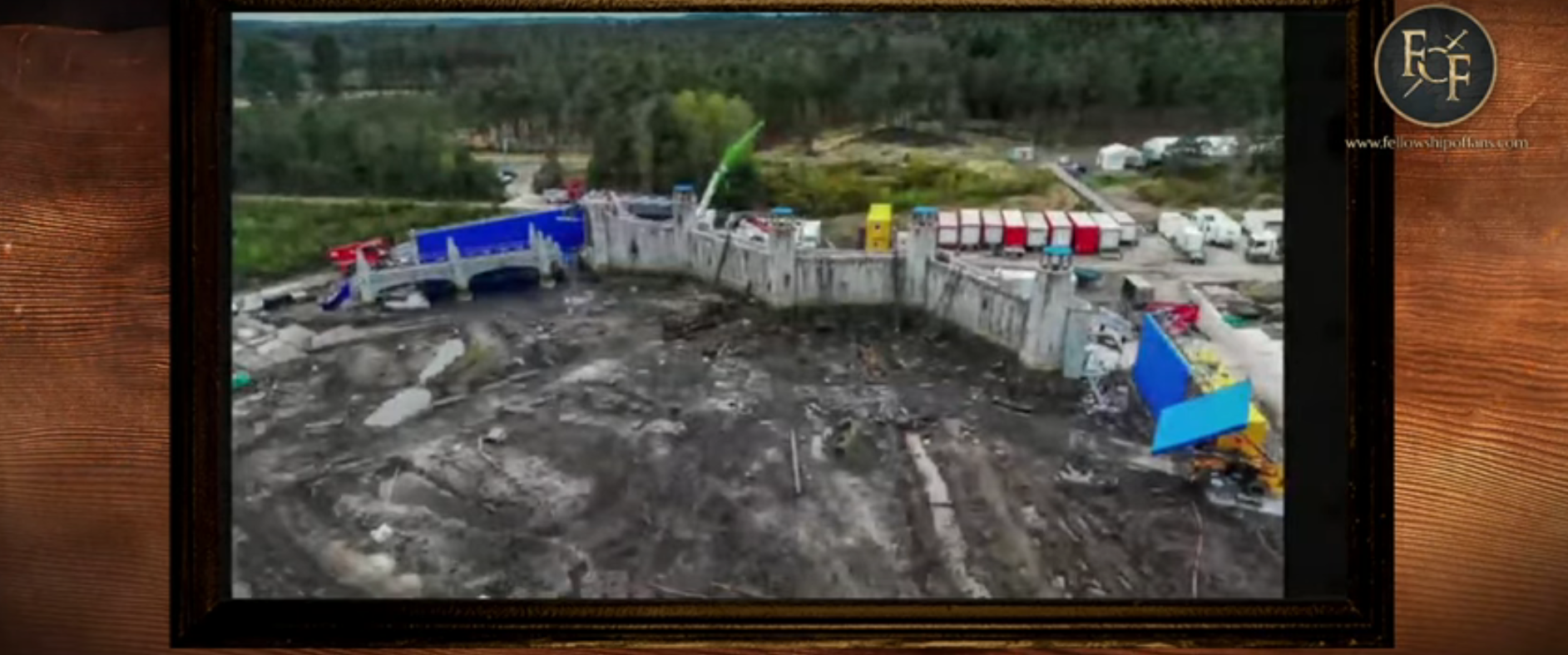 Supostas imagens de drone do set de uma batalha em Eregion em O Senhor dos Anéis: Anéis de Poder 2ª temporada via Fellowship of Fans YouTube