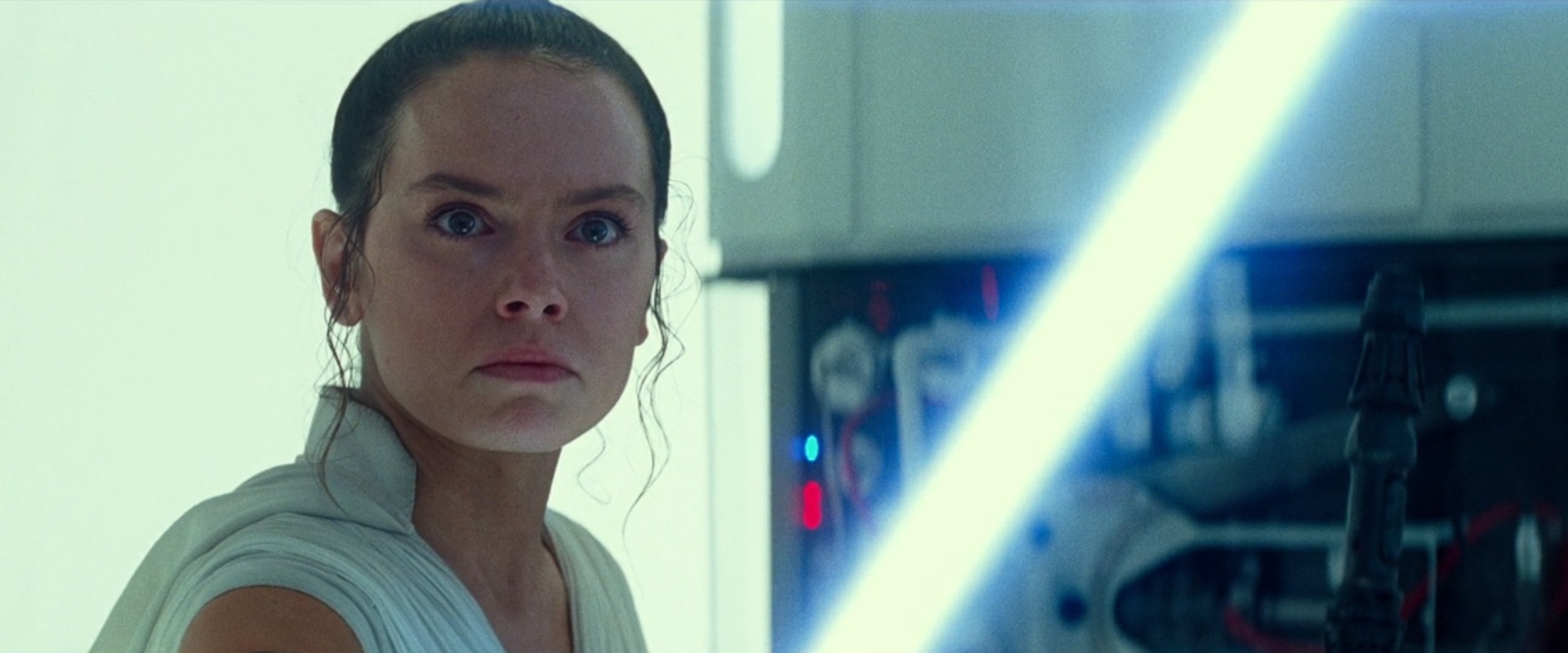Rey (Daisy Ridley) confronta Kylo Ren (Adam Driver) em Star Wars Episódio IX: A Ascensão Skywalker (2019), Lucasfilm