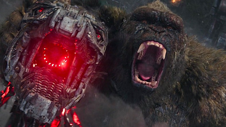 Kong holds MechaGodzilla's head in Godzilla vs. Kong (2021), Warner Bros. Pictures Featured Image