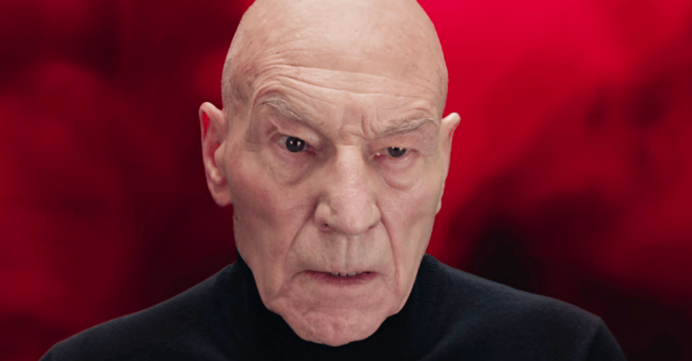 Charles Xavier (Patrick Stewart) enters the mind of Wanda Maximoff (Elizabethj Olsen) in Doctor Strange in the Multiverse of Madness (2022), Marvel Entertainment