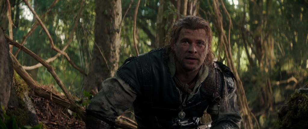 Eric (Chris Hemsworth) catches his breath in The Huntsman: Winter's War (2016), Universal Pictures