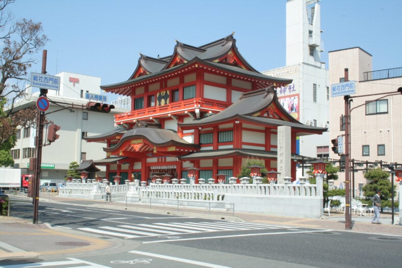 The Itatehyozu-jinja Shrine, as it currently stands in Himeji City. Photo provided by Corpse Reviver (2009), Wikimedia