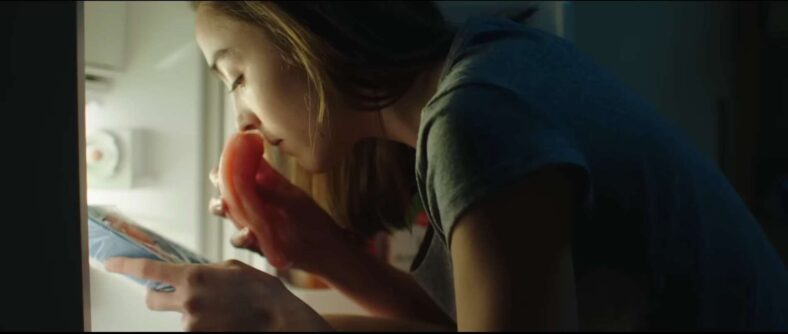 After attending her first Melissa Etheridge concert, Justine (Garance Marillier) has awakened new sensations in Raw (2016), Wild Bunch 