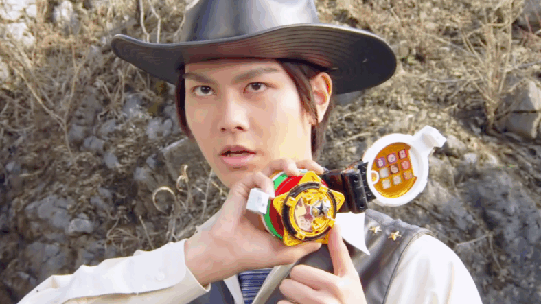 Kinji Takigawa (Hideya Tawada) prepares to battle the Yokai Daidarabotchi (Shinsuke Kusano) in Shuriken Sentai Ninninger Episode 10 "Yee-haw! The Gold Star Ninger" (2015), Toei Co. Ltd.